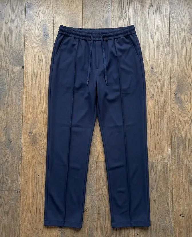 EFFORTLESS STYLE — WHERE COMFORT MEETS CONFIDENCE